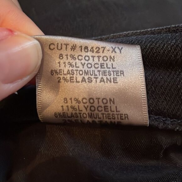 J Brand Selena Mid Rise Cropped Jeans - Picture 5 of 8